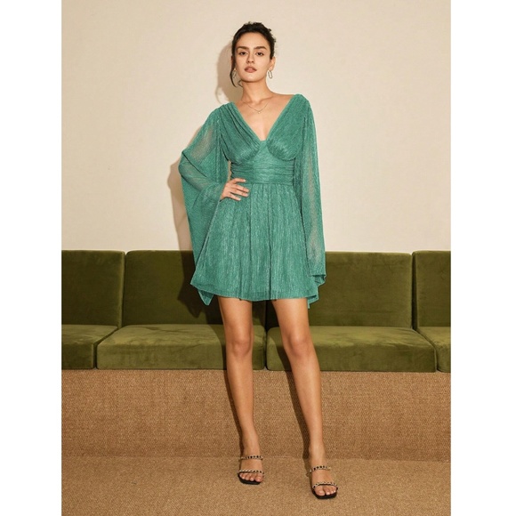 Green Mini Dress Flared Bell Long Sleeve, Fitted Waist V-Neck Cut Out Back Short - Picture 6 of 12